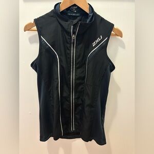 2XU Black and Gray Sleeveless Run Vest Gilet (S)
